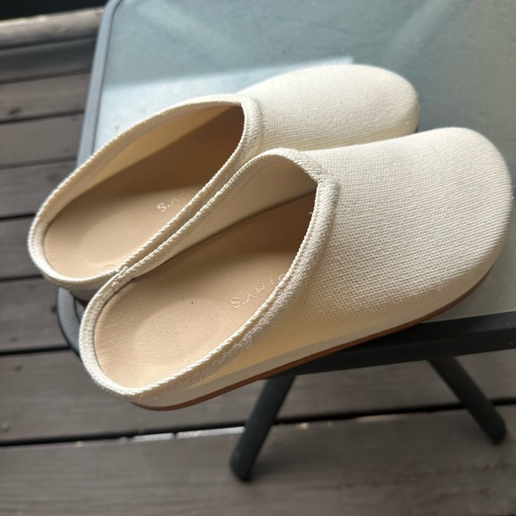 Rothy’s the casual clog in color ‘Jasmine’ - Picture 4 of 8